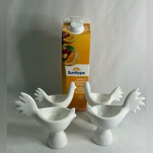 Set a four porcelain chicken egg cups
